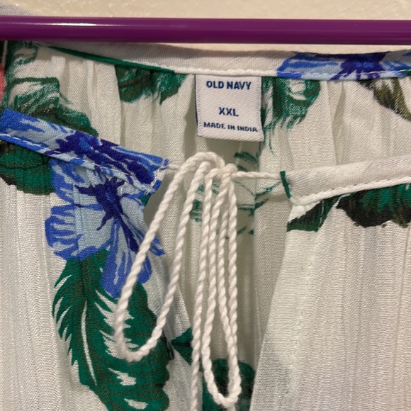 Old Navy top. XXL - Picture 2 of 8